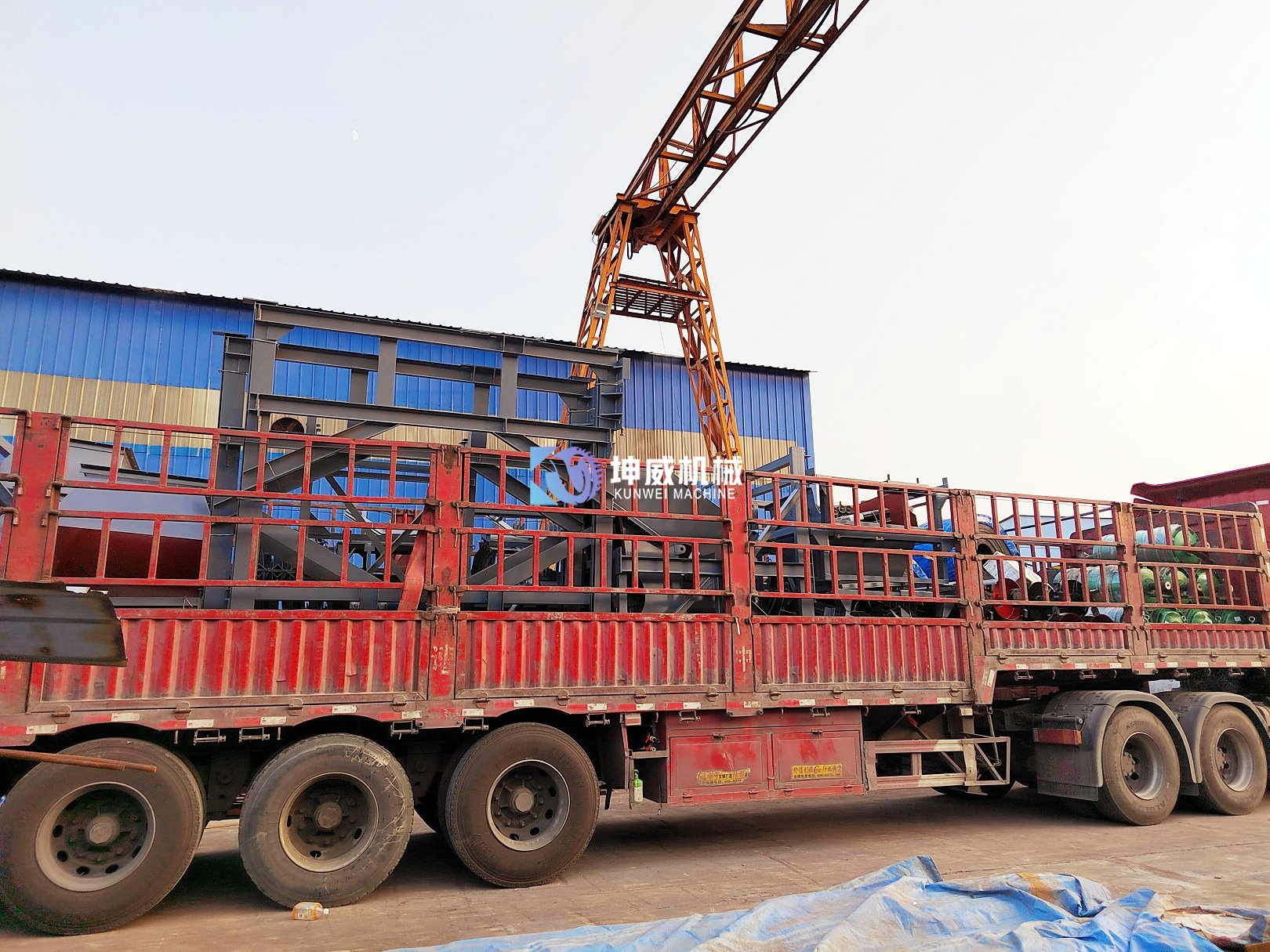 發往四川的皮帶機和螺旋輸送機